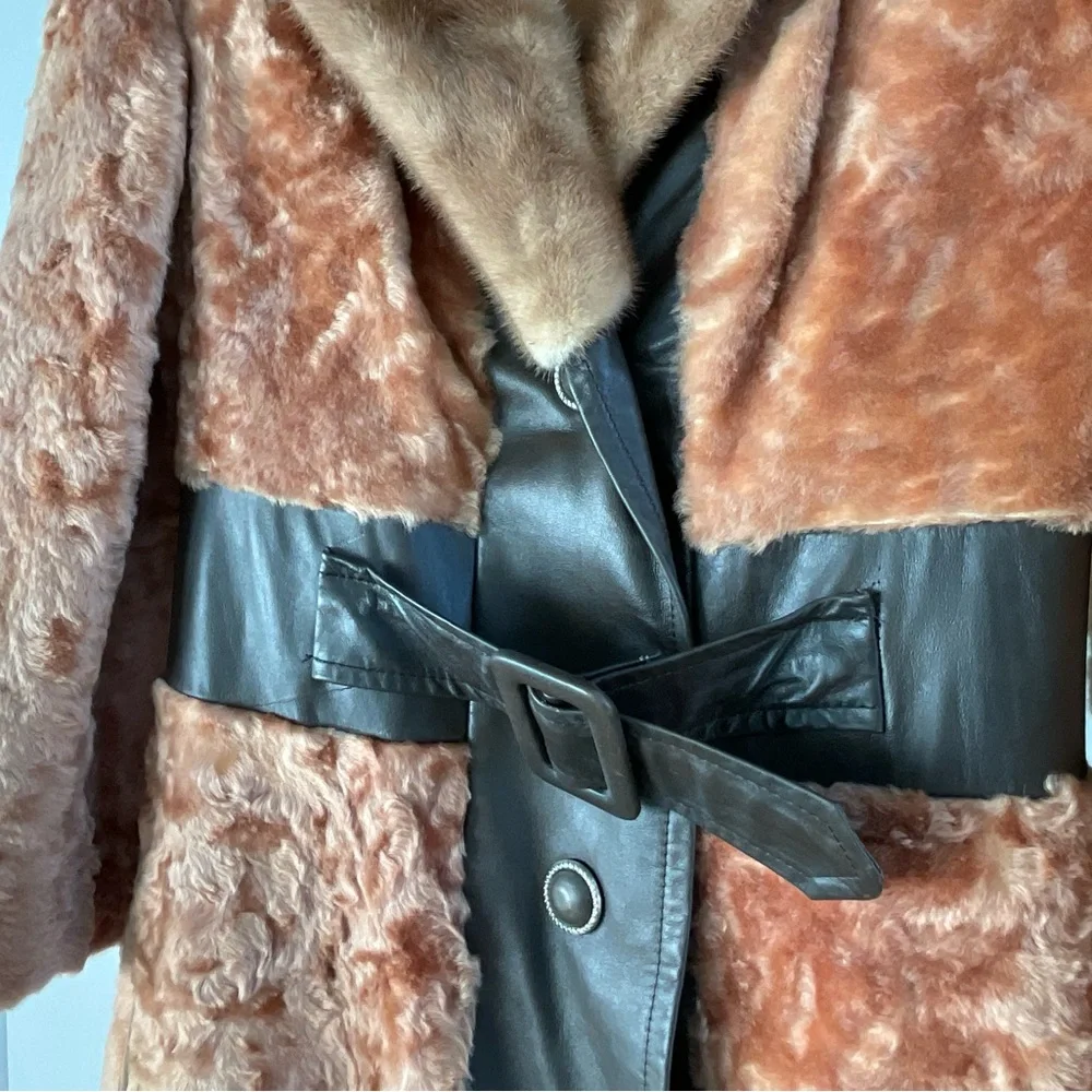 Vintage Kneeter Furs Coat - Picture 9 of 13